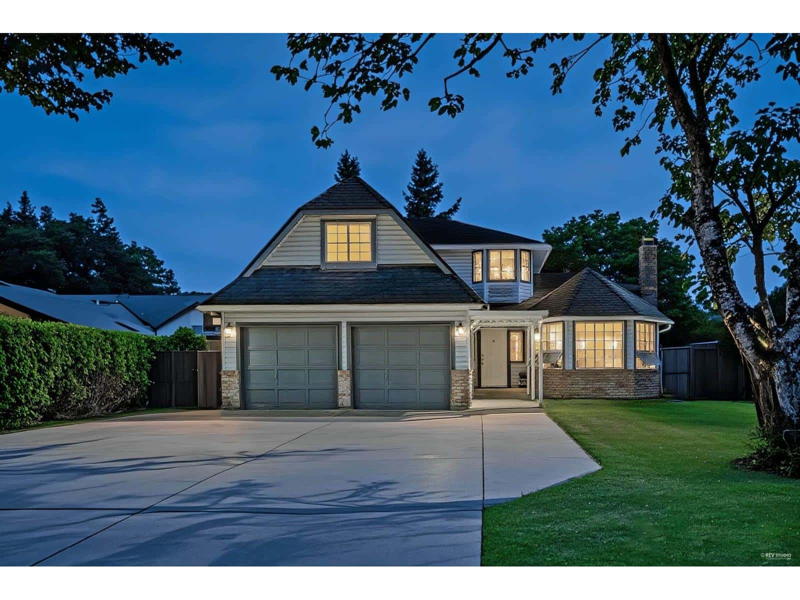 13330 59B AVENUE — Surrey, British Columbia - Photo 2 of 38