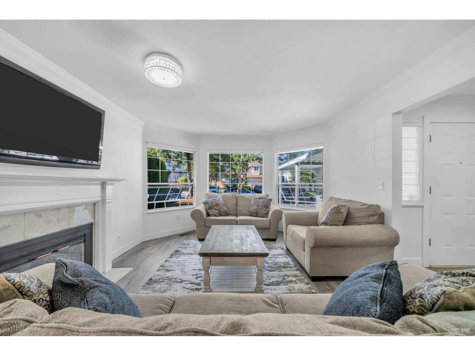 13330 59B AVENUE — Surrey, British Columbia - Photo 4 of 38