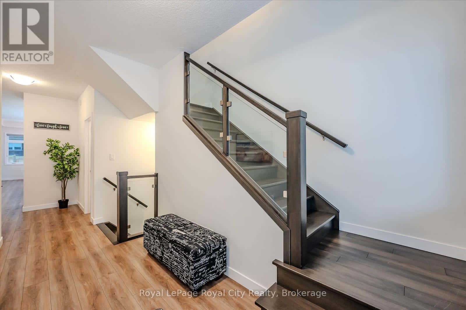 49 RYDER AVENUE — Guelph (Kortright West), Ontario - Photo 4 of 50