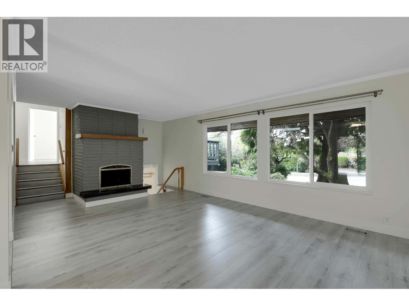 732 E 29TH STREET — North Vancouver, British Columbia - Photo 3 of 29