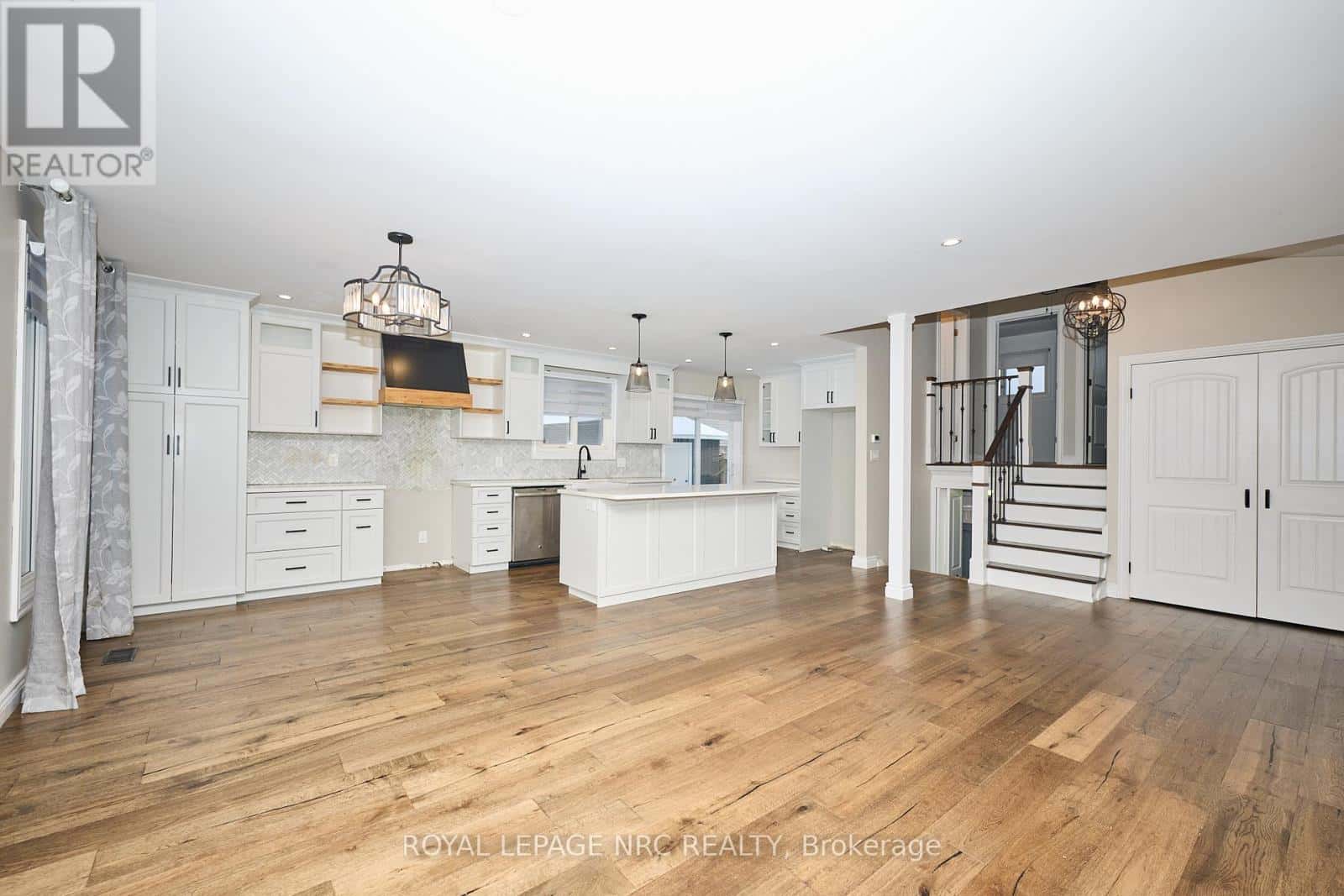 6796 STOKES STREET — Niagara Falls (Dorchester), Ontario - Photo 3 of 44