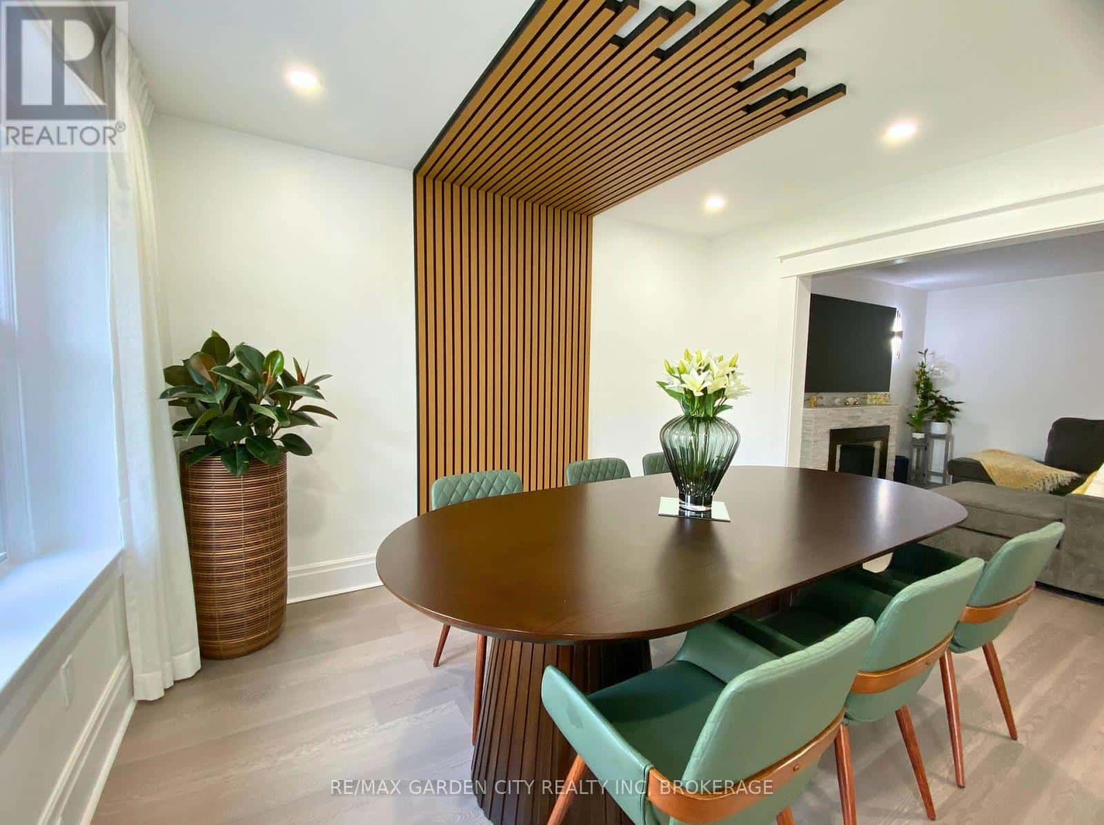 243 GENEVA STREET — St. Catharines (Downtown), Ontario - Photo 2 of 21