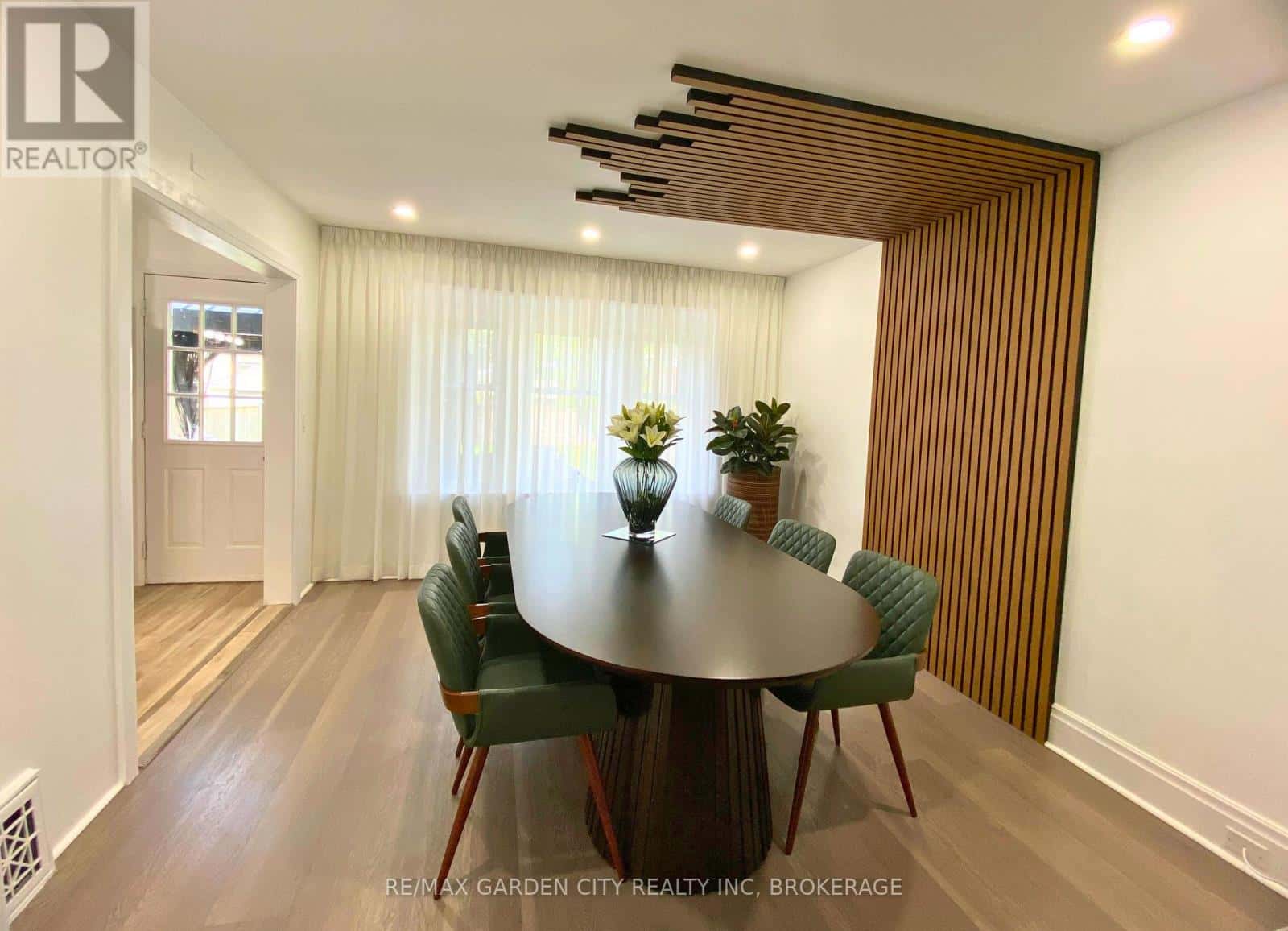 243 GENEVA STREET — St. Catharines (Downtown), Ontario - Photo 3 of 21