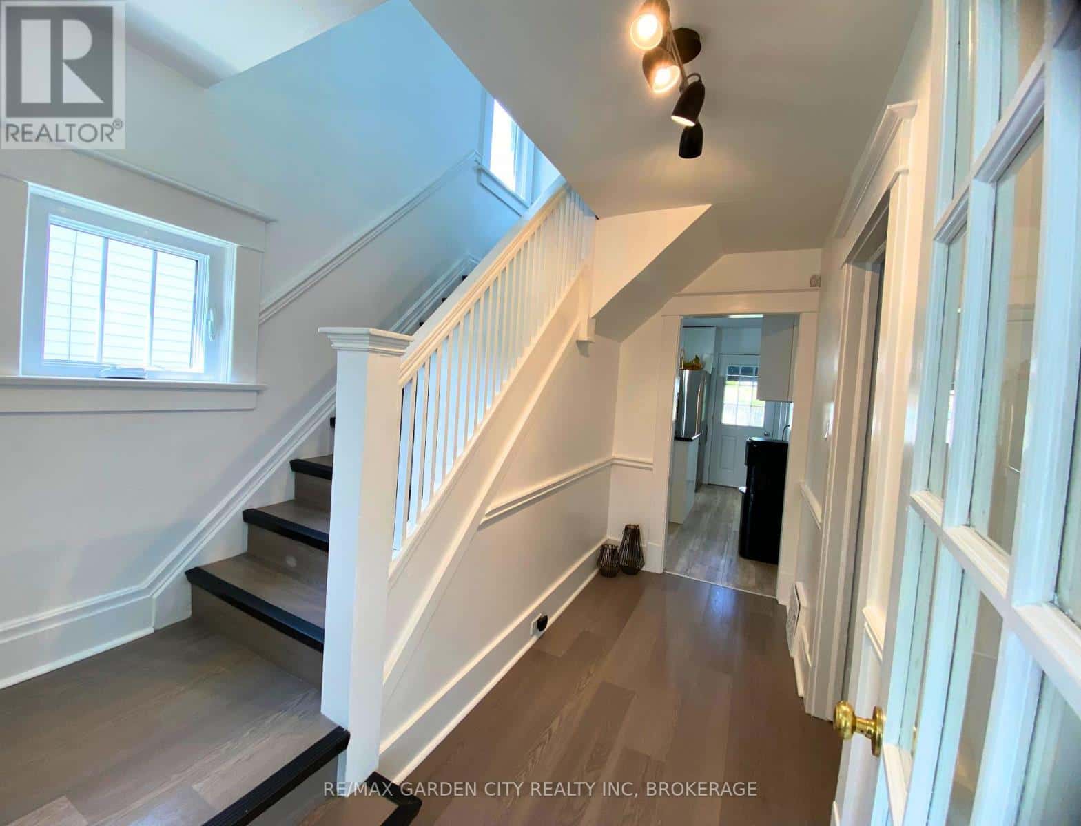 243 GENEVA STREET — St. Catharines (Downtown), Ontario - Photo 4 of 21