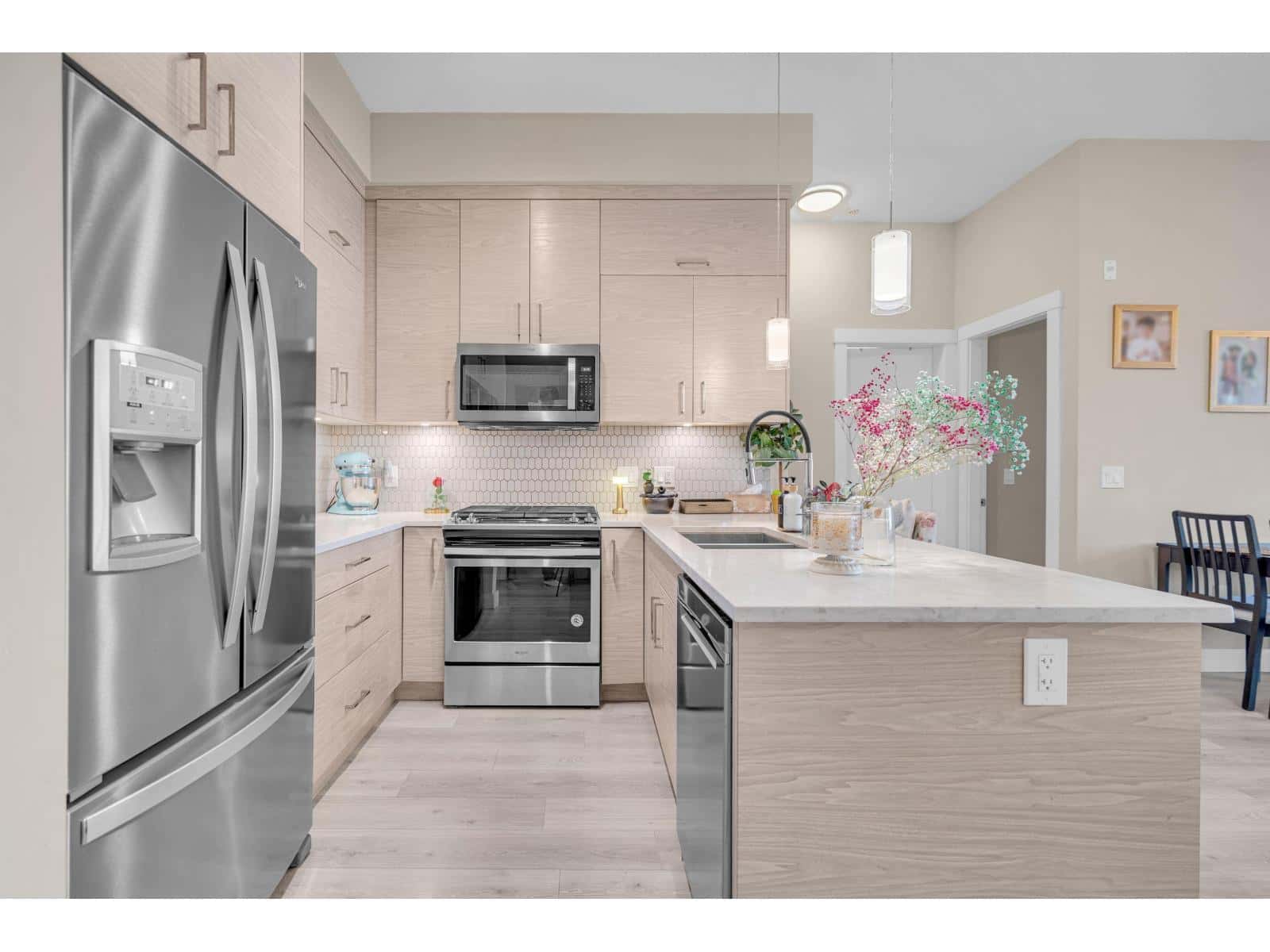 219 2120 GLADWIN ROAD — Abbotsford, British Columbia - Photo 3 of 35