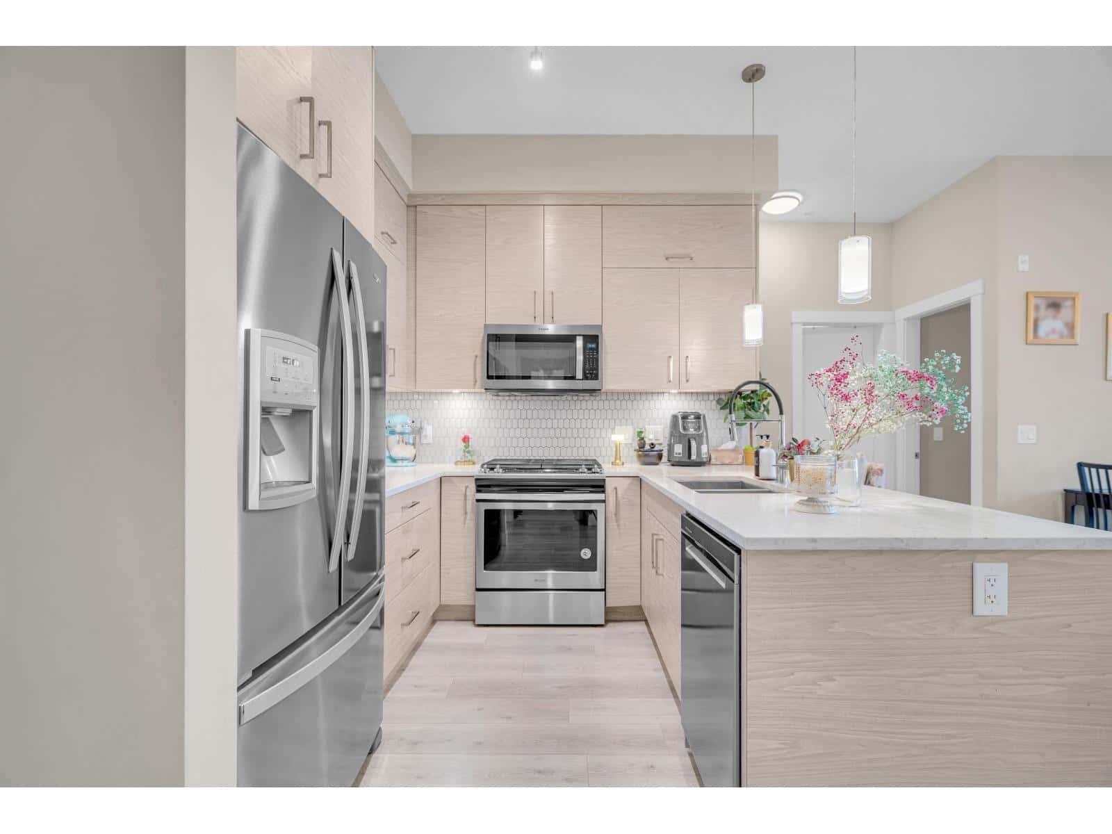 219 2120 GLADWIN ROAD — Abbotsford, British Columbia - Photo 2 of 35