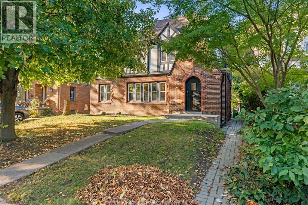 2163 VICTORIA — Windsor, Ontario - Photo 2 of 43