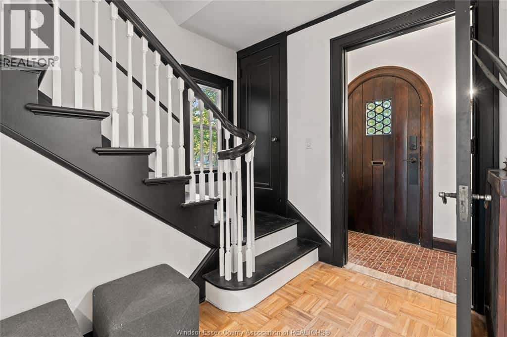 2163 VICTORIA — Windsor, Ontario - Photo 5 of 43