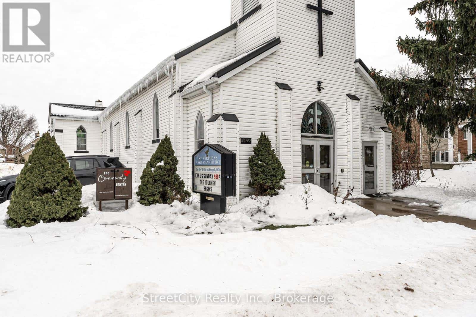 133 HOME STREET — Stratford, Ontario - Photo 3 of 40