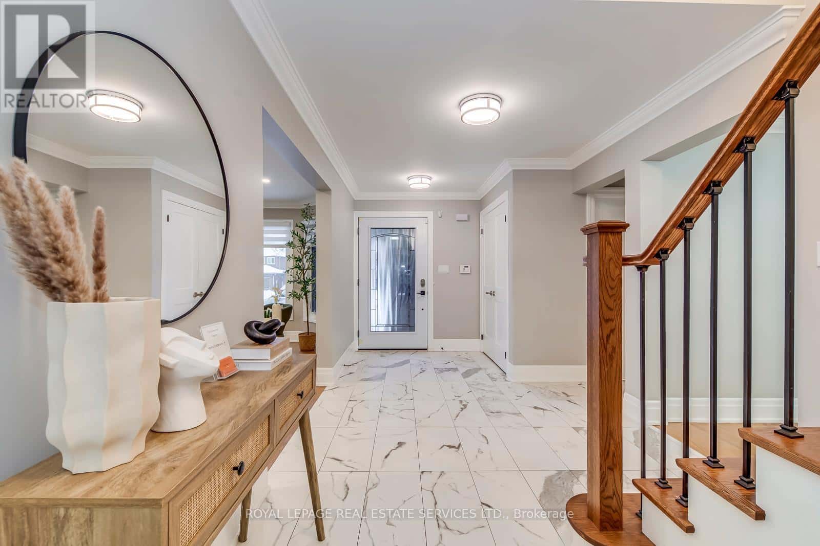 295 CANITAL COURT — Mississauga (Hurontario), Ontario - Photo 4 of 40