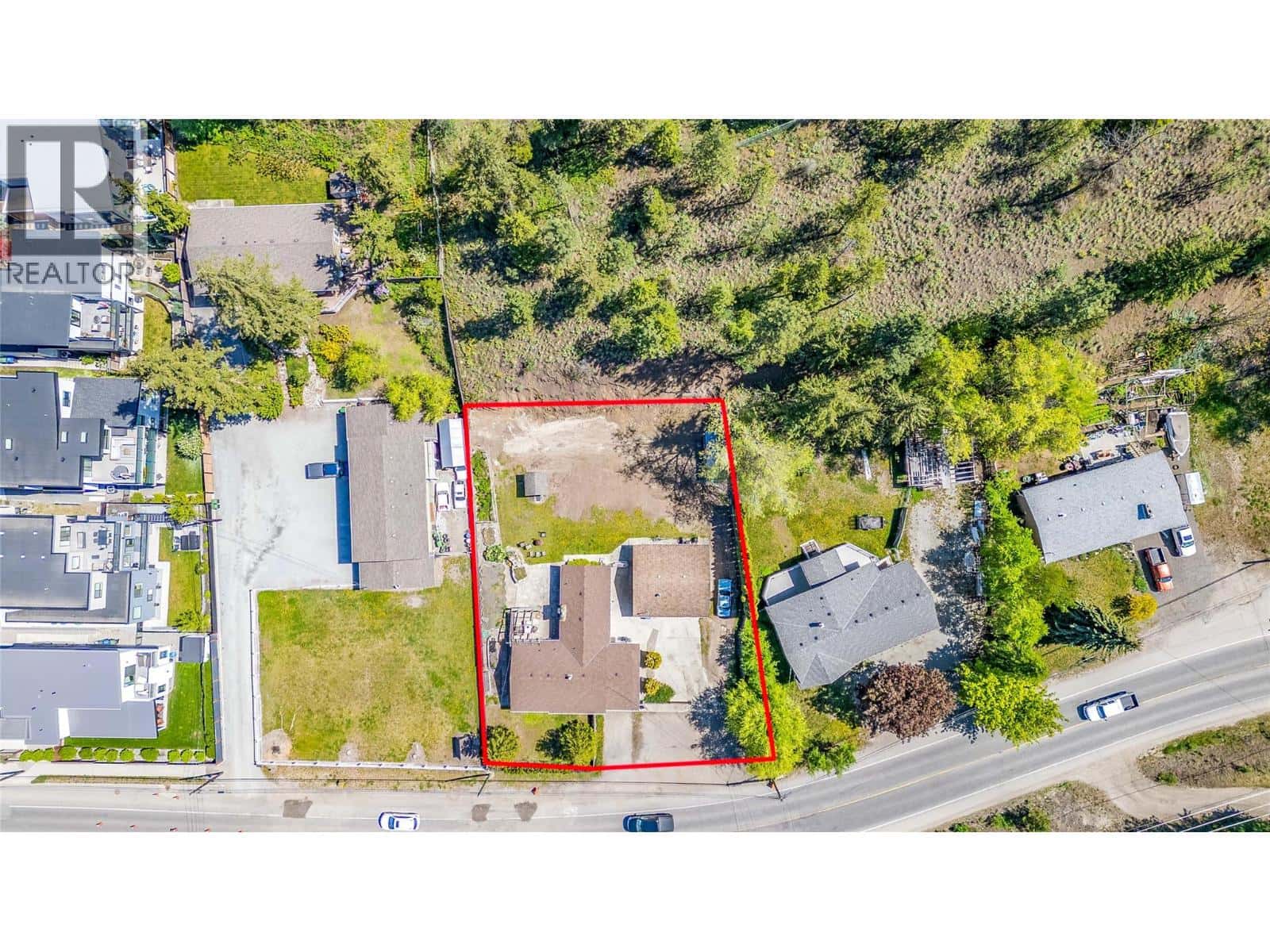 365 Clifton Road — Kelowna, British Columbia - Photo 4 of 45