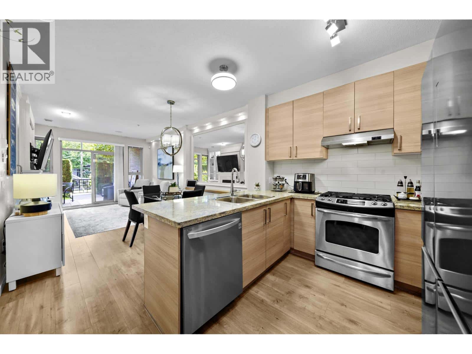 113 1150 KENSAL PLACE — Coquitlam, British Columbia - Photo 2 of 29