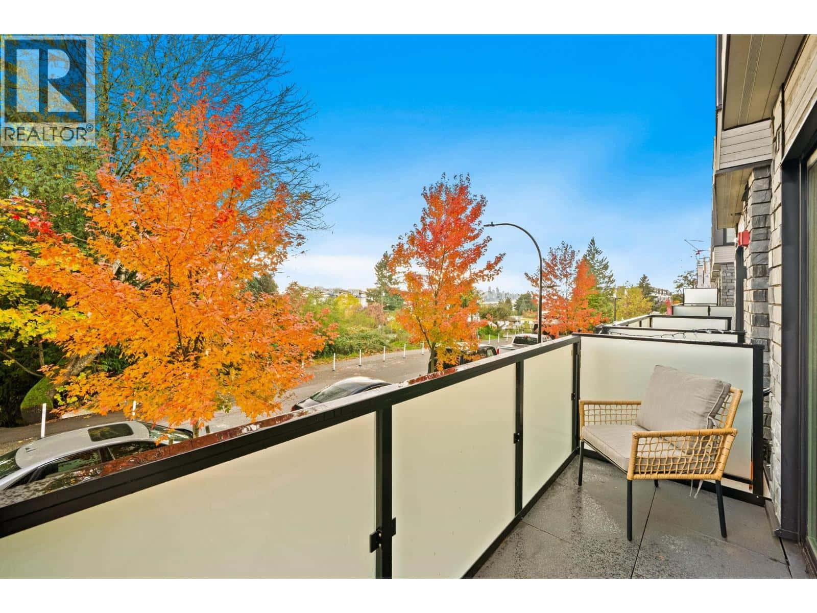 107 650 E 2ND STREET — North Vancouver, British Columbia - Photo 4 of 39