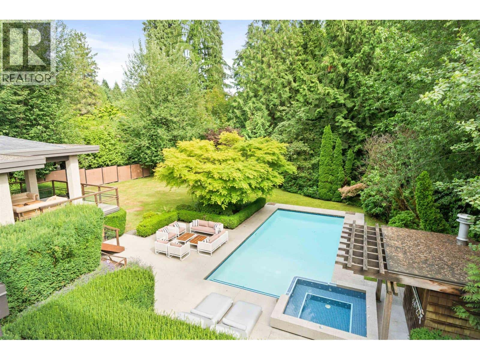 510 EASTCOT ROAD — West Vancouver, British Columbia - Photo 4 of 40