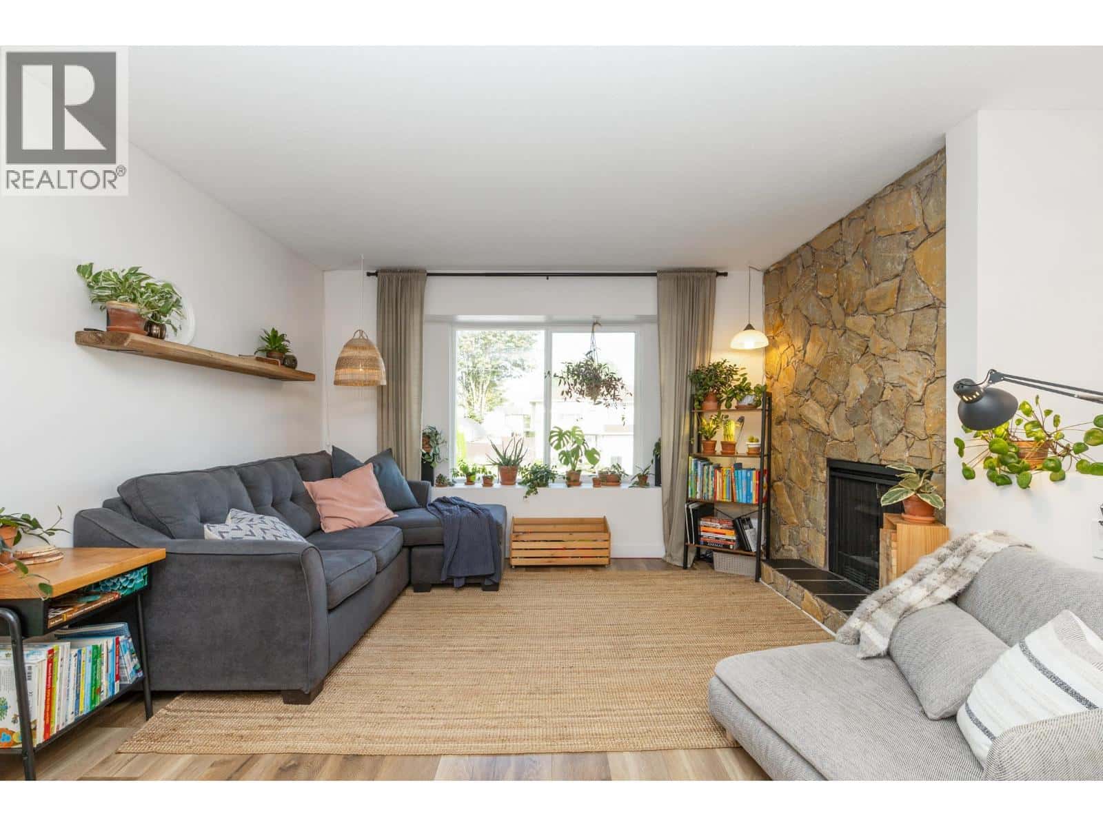 20350 OSPRING STREET — Maple Ridge, British Columbia - Photo 2 of 31