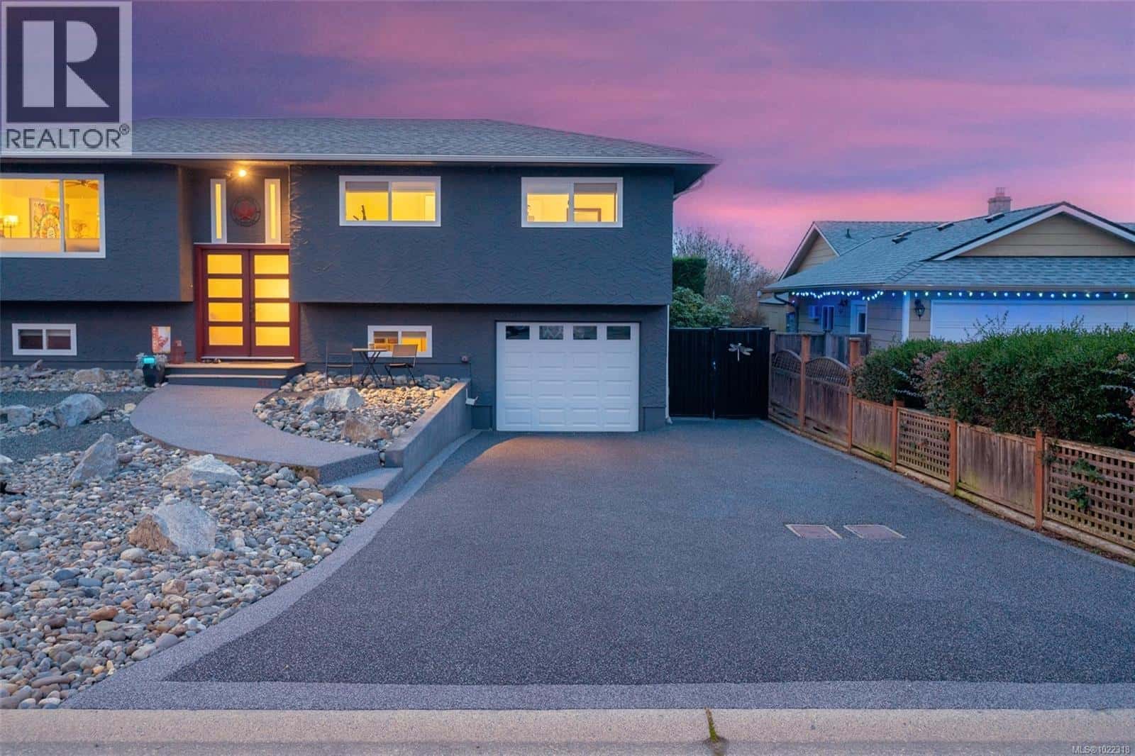 214 Cameron St — Parksville, British Columbia - Photo 4 of 81