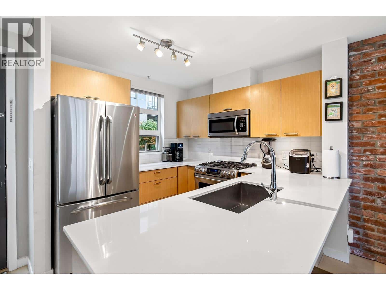 336 95 MOODY STREET — Port Moody, British Columbia - Photo 5 of 29