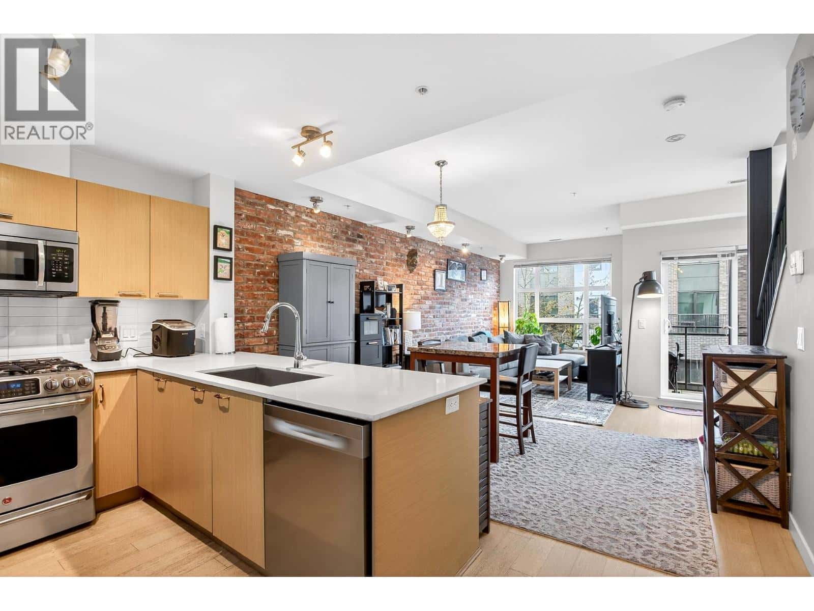 336 95 MOODY STREET — Port Moody, British Columbia - Photo 4 of 29