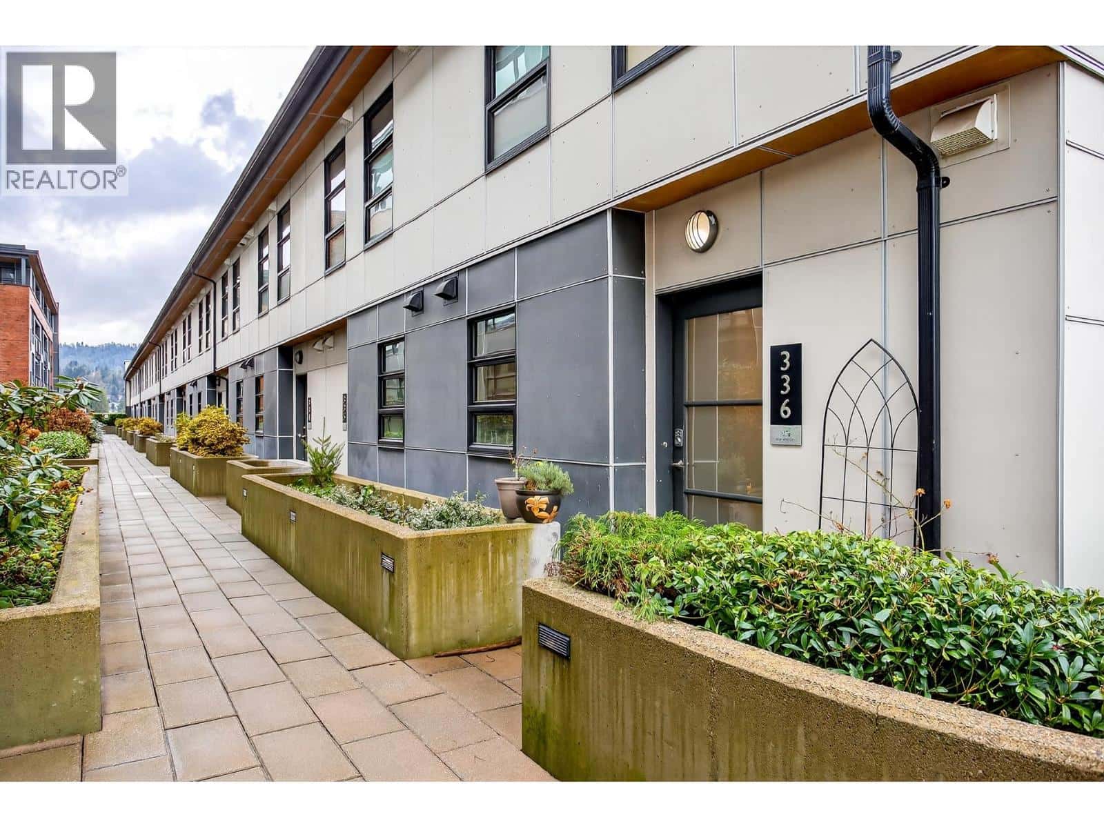 336 95 MOODY STREET — Port Moody, British Columbia - Photo 2 of 29