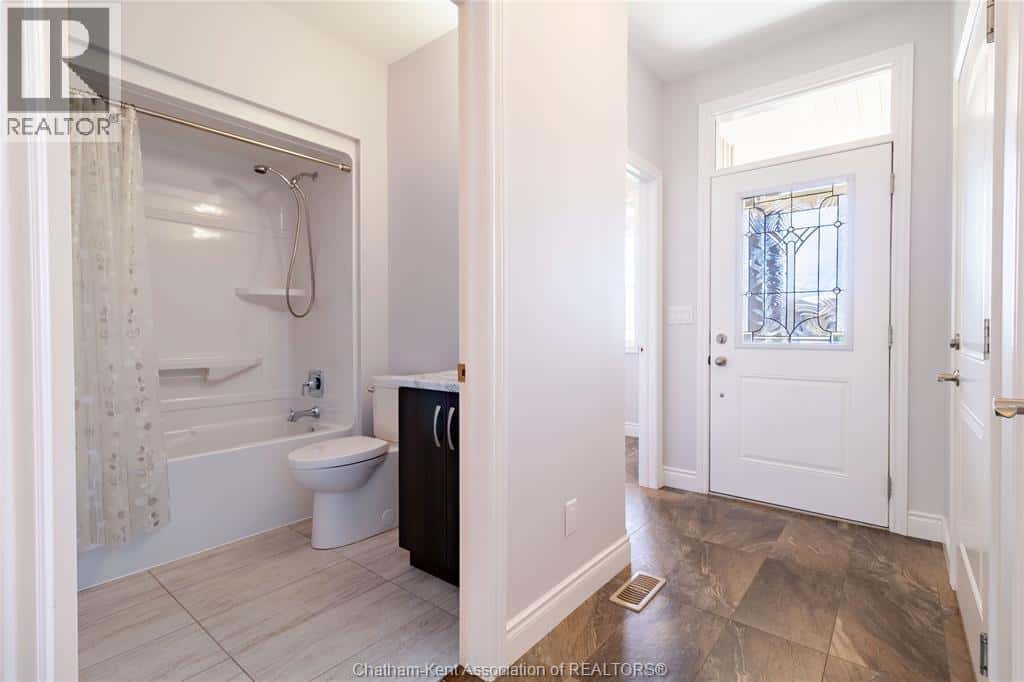 513 EVENTIDE PLACE — Chatham, Ontario - Photo 5 of 48