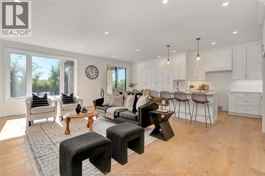 76 BELLEVIEW DRIVE — Kingsville, Ontario - Photo 2 of 33