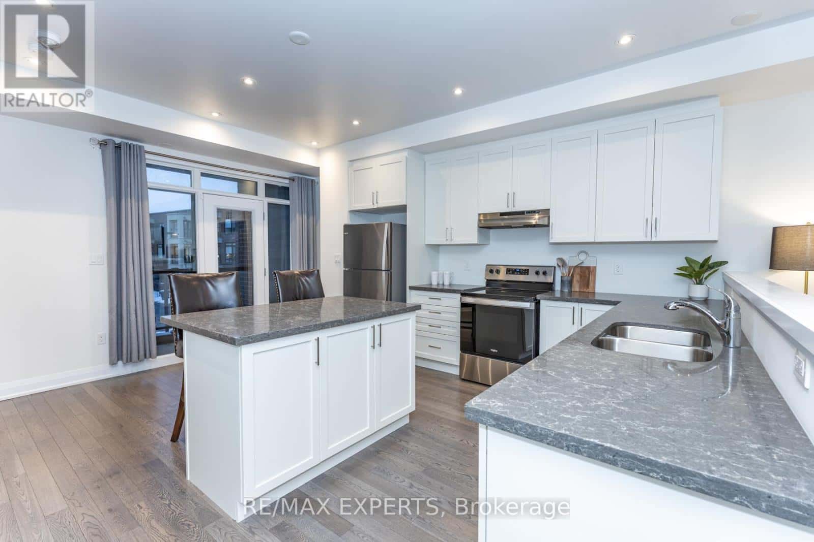 190 MONEYPENNY PLACE — Vaughan (Beverley Glen), Ontario - Photo 3 of 21