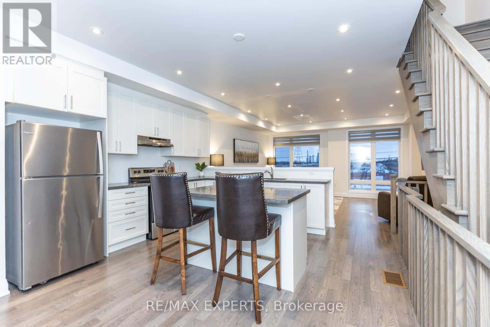 190 MONEYPENNY PLACE — Vaughan (Beverley Glen), Ontario - Photo 4 of 21