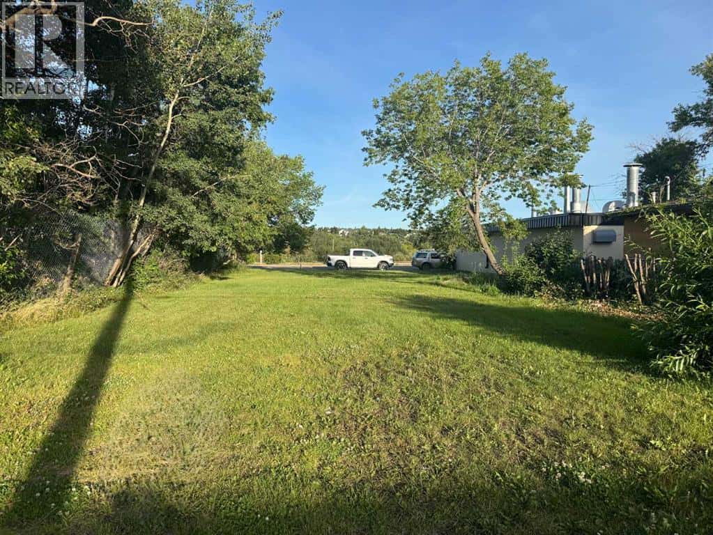 4704 50 Street — Ponoka, Alberta - Photo 3 of 4