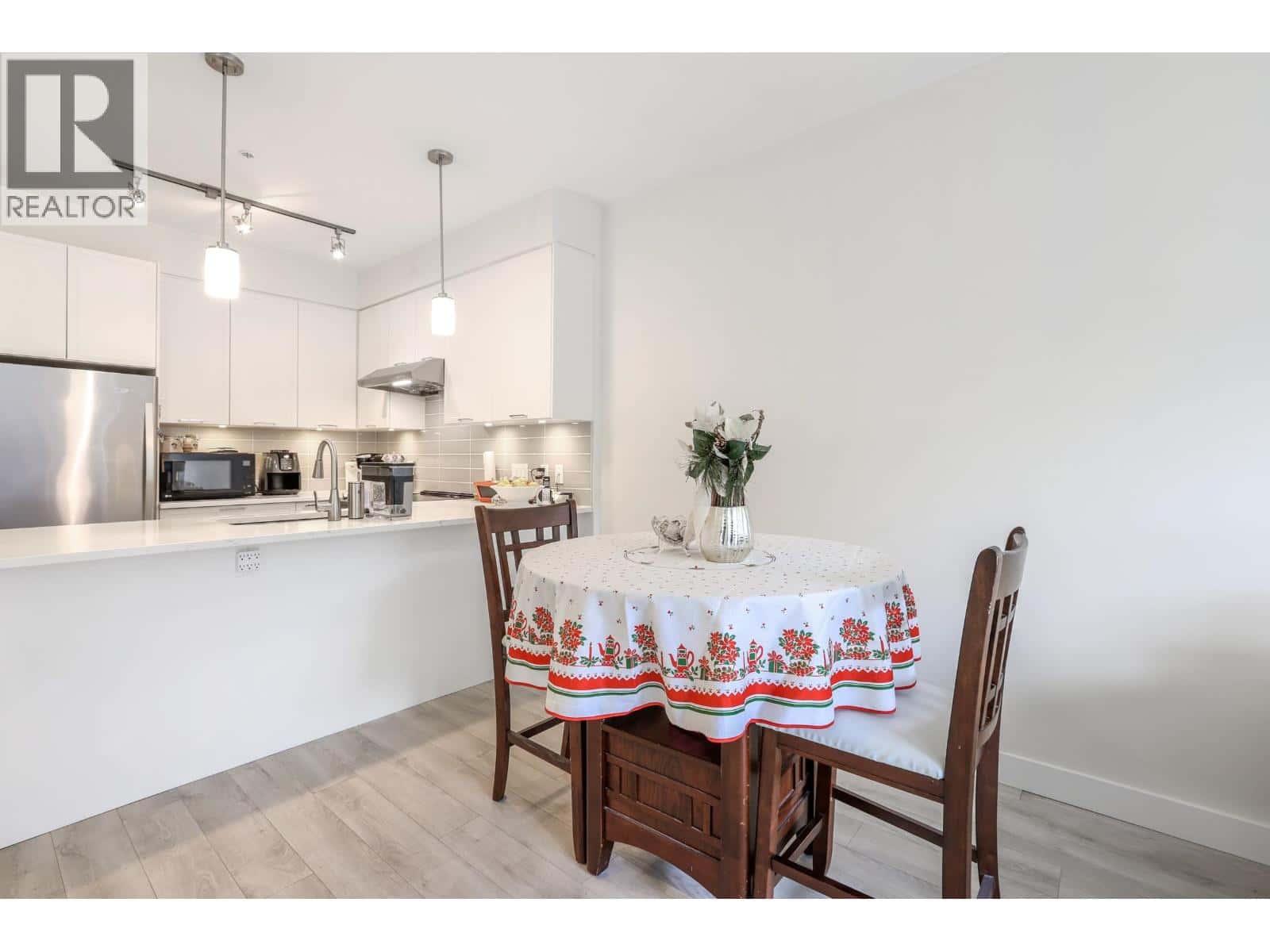 106 828 GAUTHIER AVENUE — Coquitlam, British Columbia - Photo 5 of 21