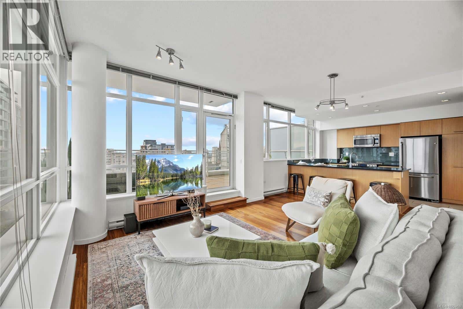 1401 834 Johnson St — Victoria, British Columbia - Photo 5 of 42