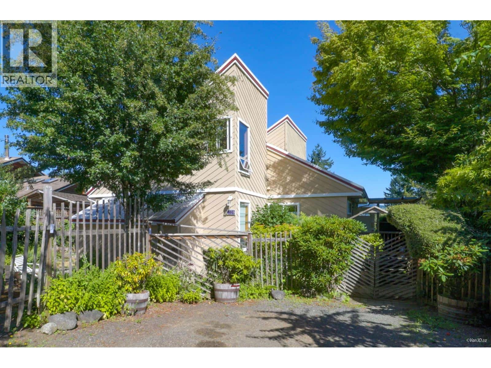 1115 LENORA ROAD — Bowen Island, British Columbia - Photo 3 of 38