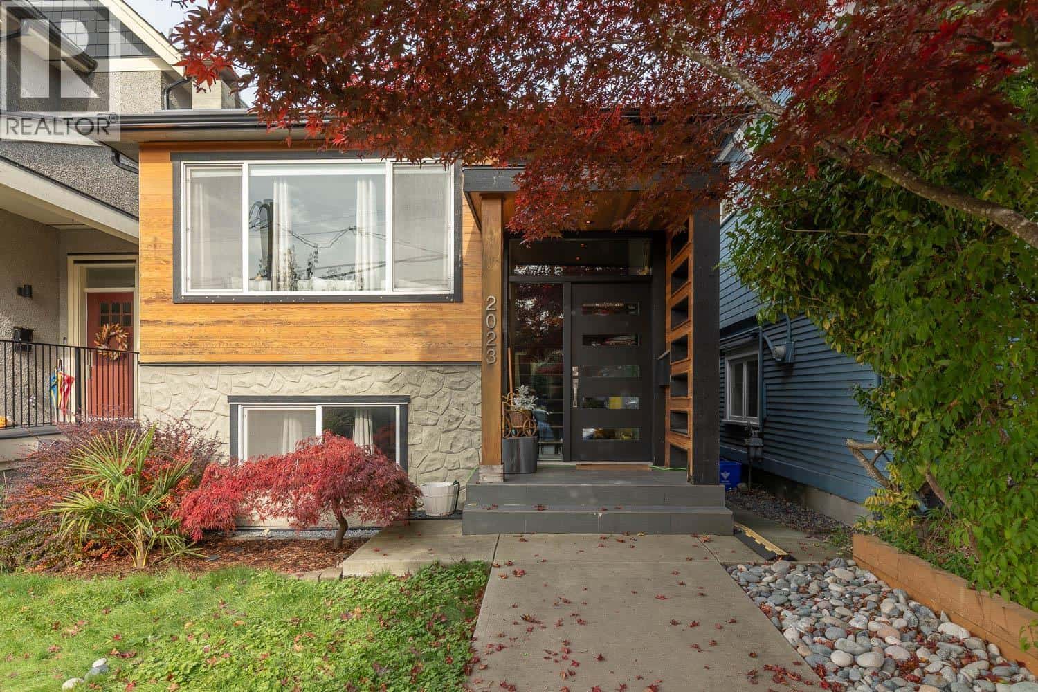 2023 CHARLES STREET — Vancouver, British Columbia - Photo 2 of 40