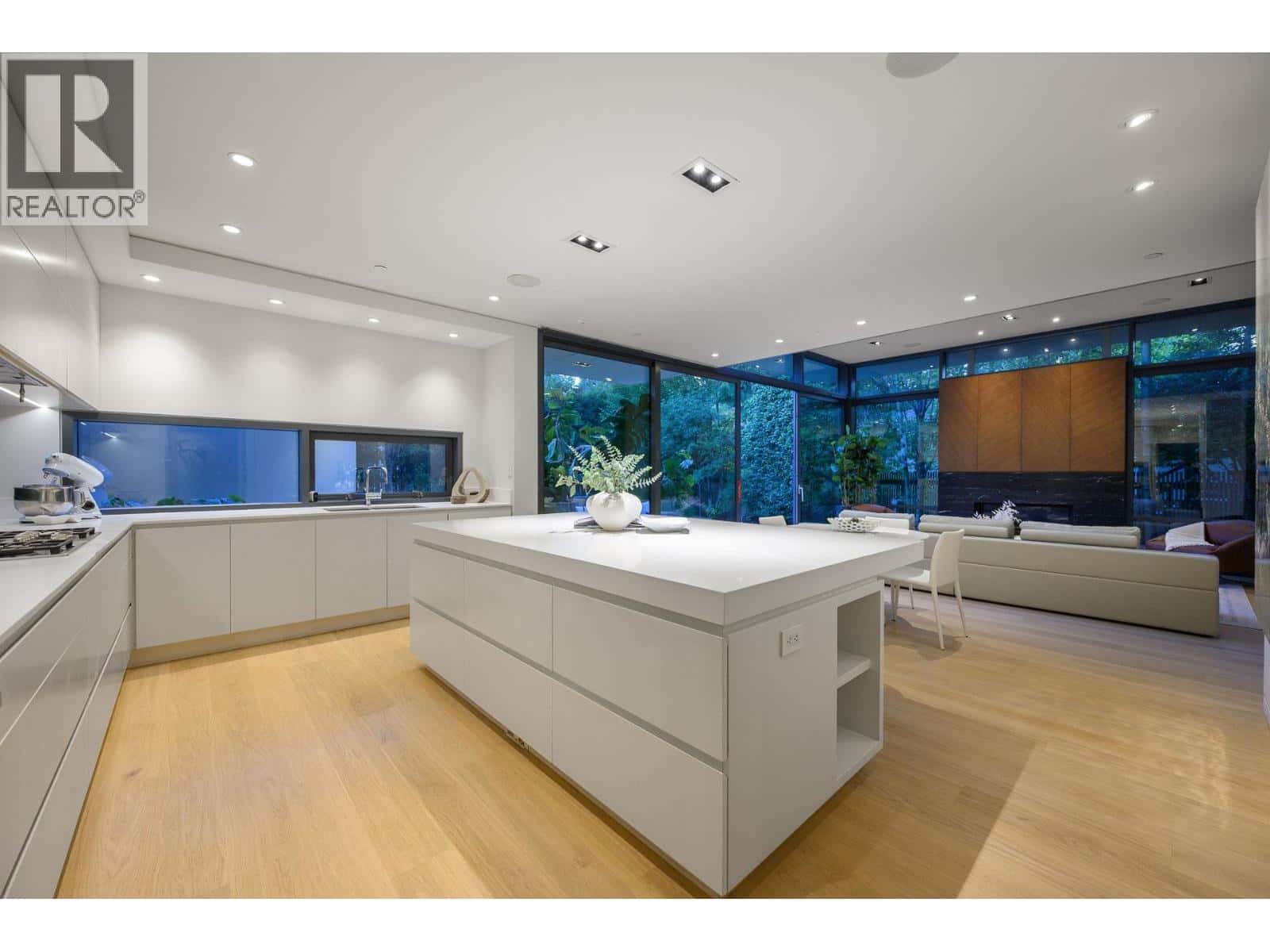 4988 CHANCELLOR BOULEVARD — Vancouver, British Columbia - Photo 5 of 40