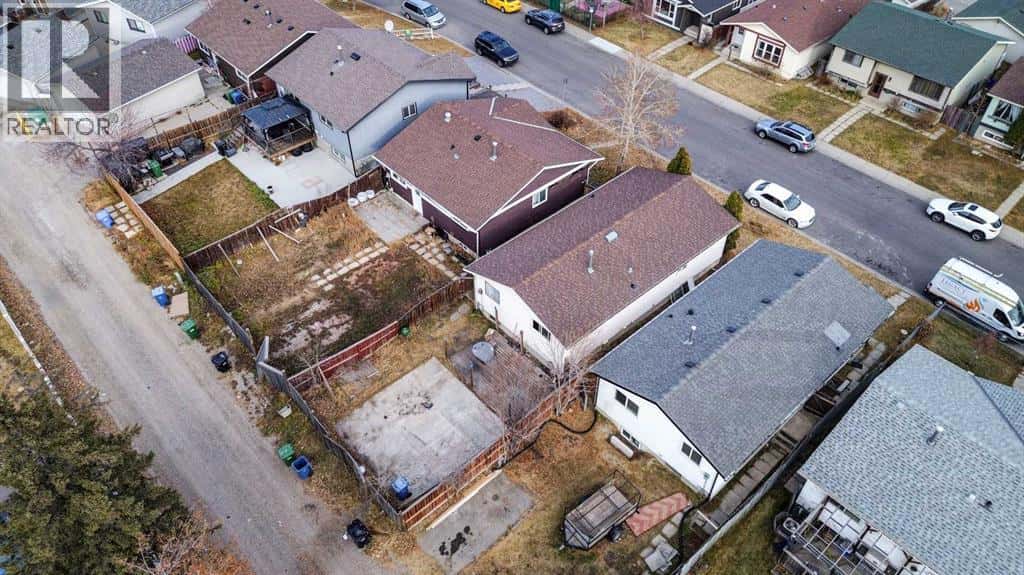 164 Faldale Close NE — Calgary, Alberta - Photo 2 of 44