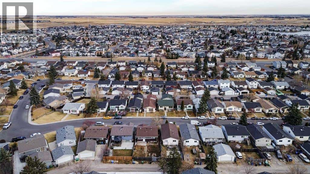 164 Faldale Close NE — Calgary, Alberta - Photo 3 of 44