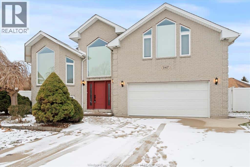 947 GRANTHAM COURT — Windsor, Ontario - Photo 2 of 40
