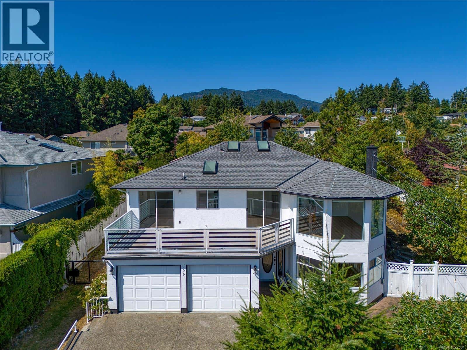 369 Trinity Dr — Nanaimo, British Columbia - Photo 2 of 69