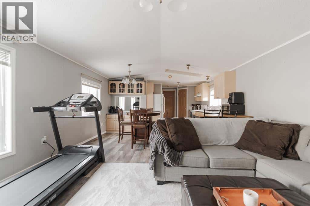 167 Grant Way — Fort McMurray, Alberta - Photo 3 of 27