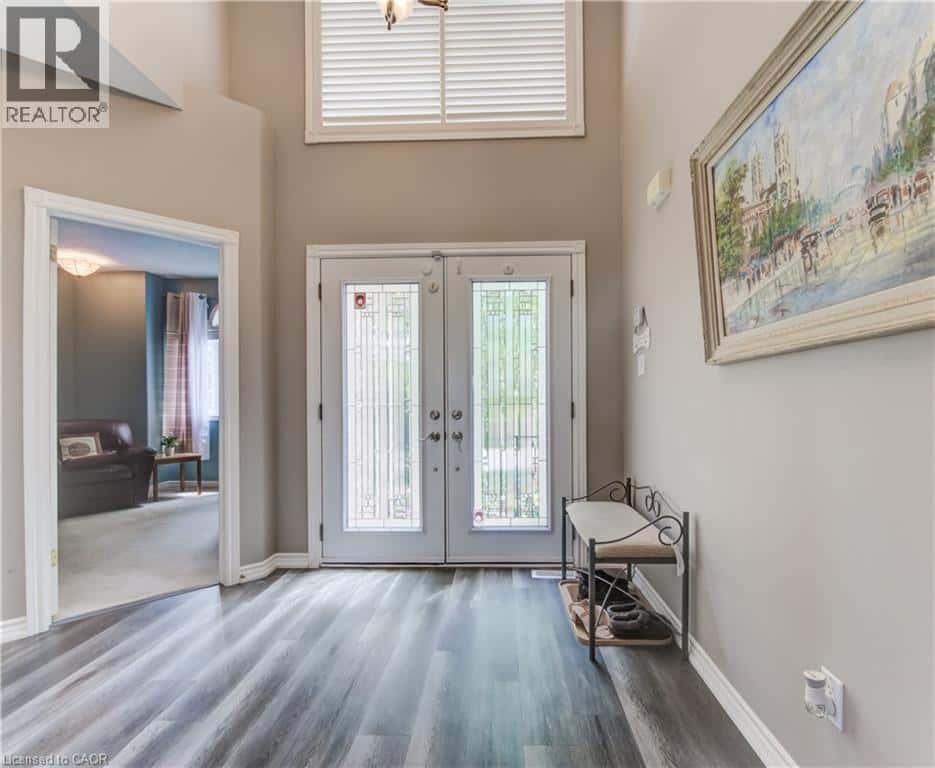 40 DEVONSHIRE Drive — New Hamburg, Ontario - Photo 4 of 32