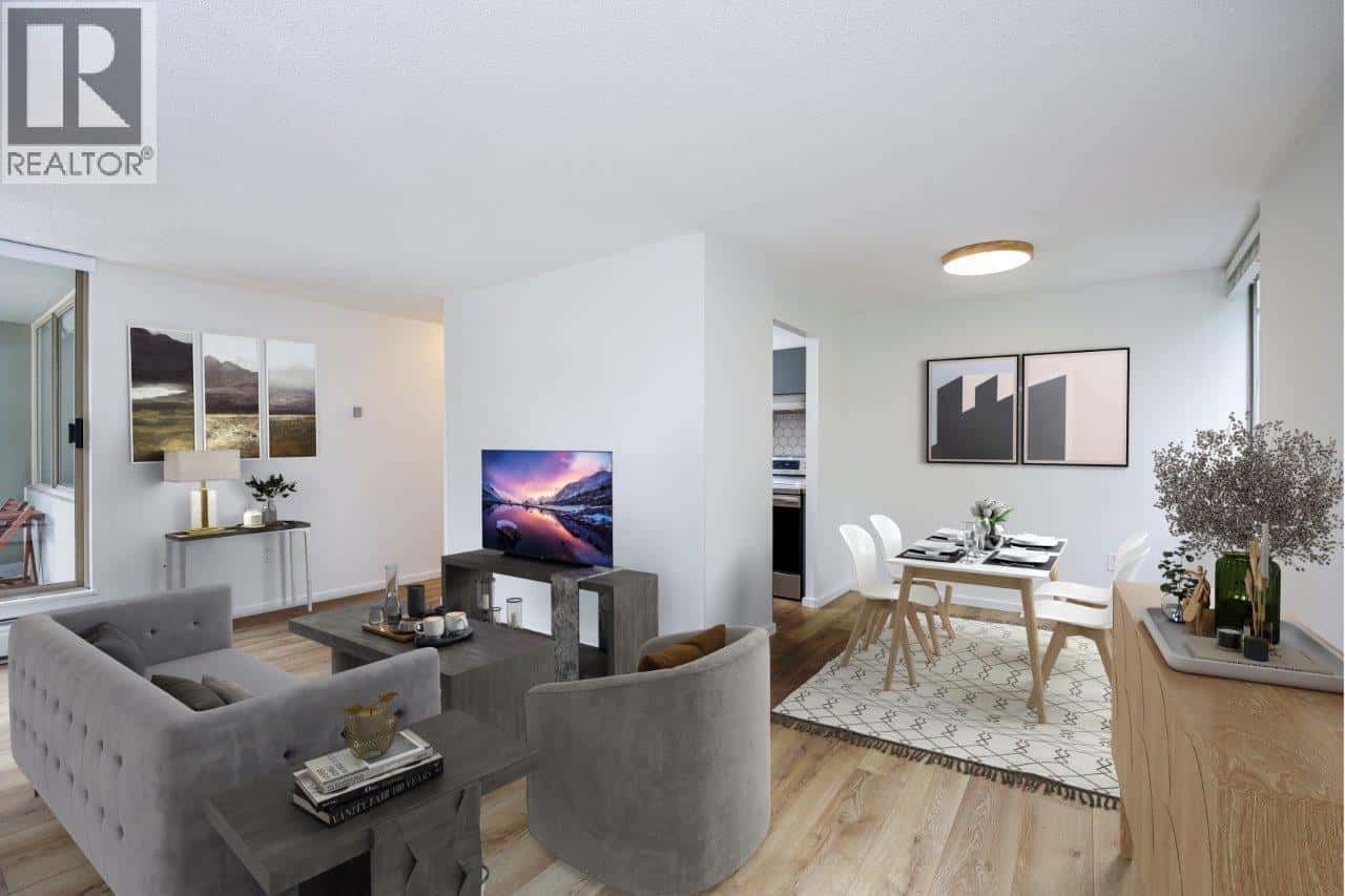 304 2008 FULLERTON AVENUE — North Vancouver, British Columbia - Photo 2 of 17