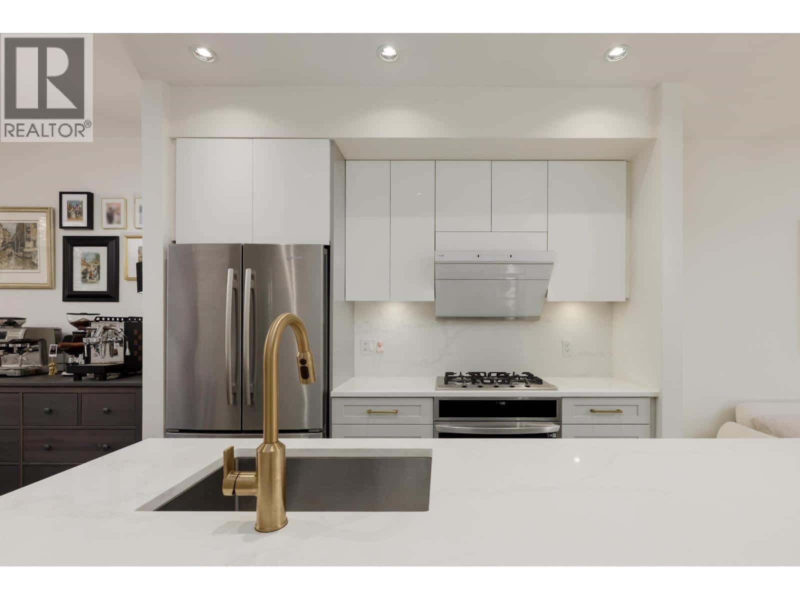 828 W 6TH AVENUE — Vancouver, British Columbia - Photo 2 of 29