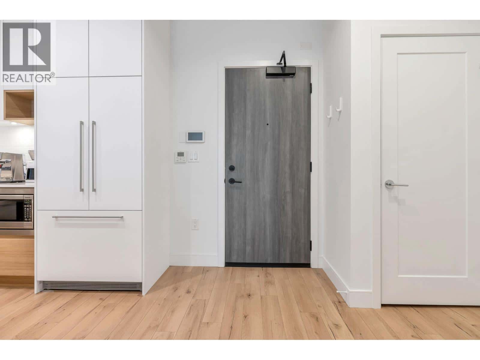 623 3131 MURRAY STREET — Port Moody, British Columbia - Photo 5 of 38