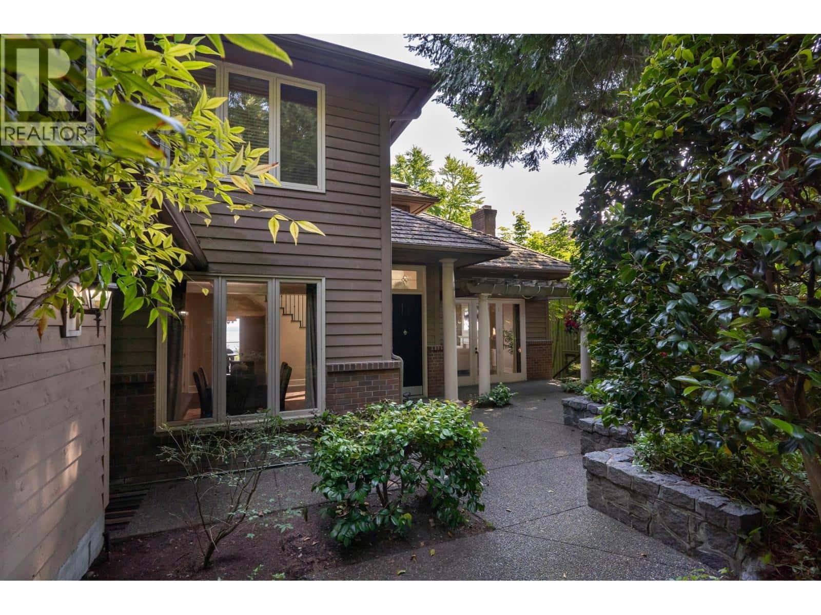 4882 VISTA PLACE — West Vancouver, British Columbia - Photo 3 of 40