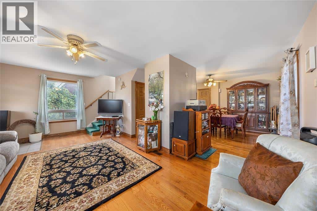 399 TALFOURD STREET — Sarnia, Ontario - Photo 4 of 34