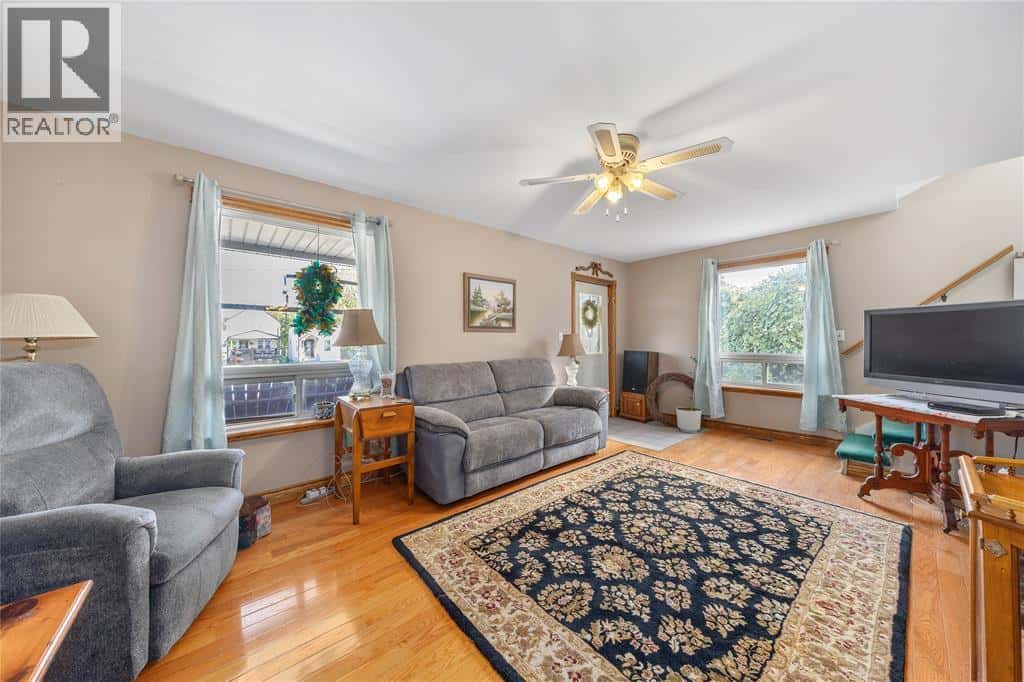 399 TALFOURD STREET — Sarnia, Ontario - Photo 5 of 34