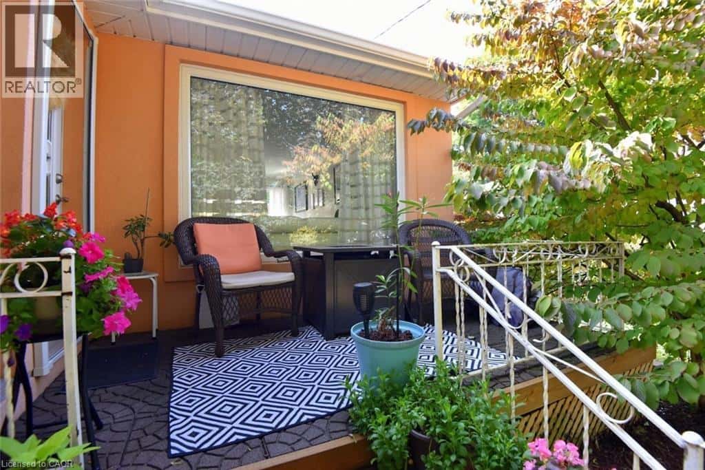 26 HEYWOOD Avenue — St. Catharines, Ontario - Photo 4 of 29