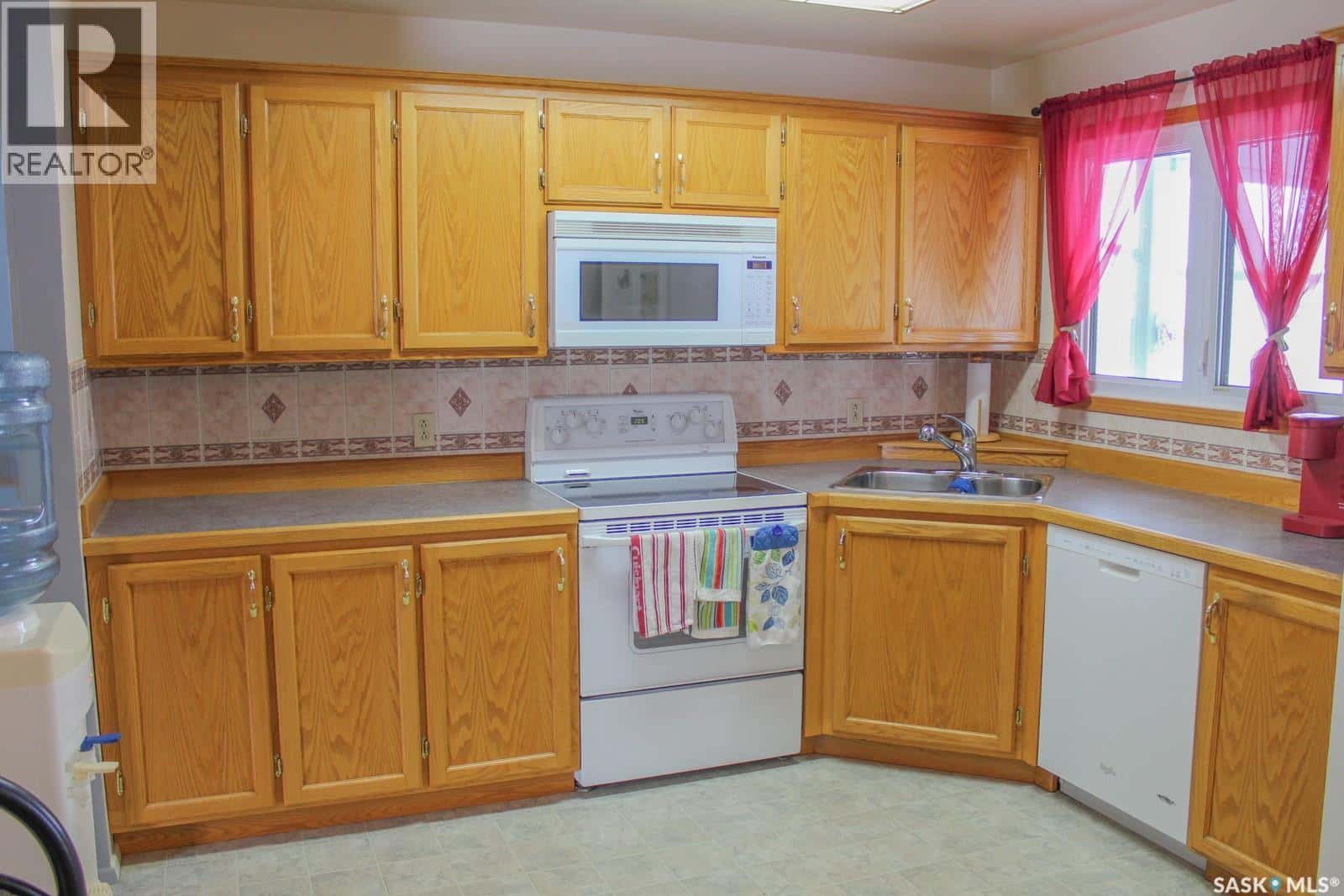 102 Osborne STREET — Melfort, Saskatchewan - Photo 5 of 30