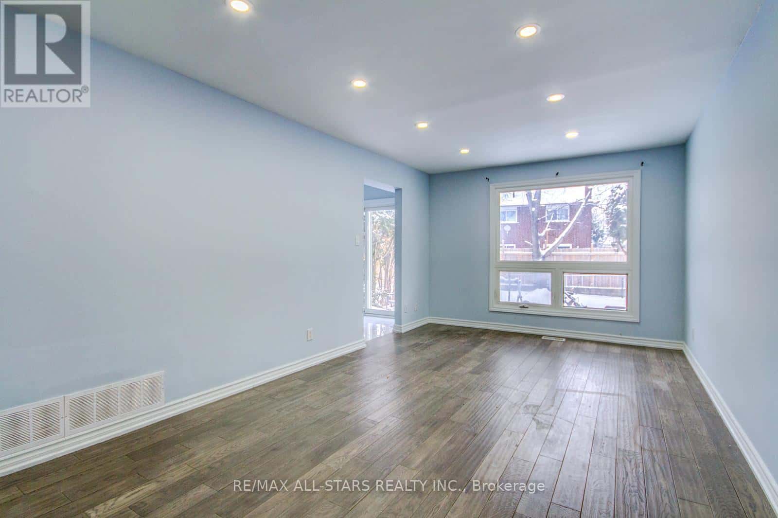 10 - 50 VERNE CRESCENT E — Toronto (Malvern), Ontario - Photo 4 of 22