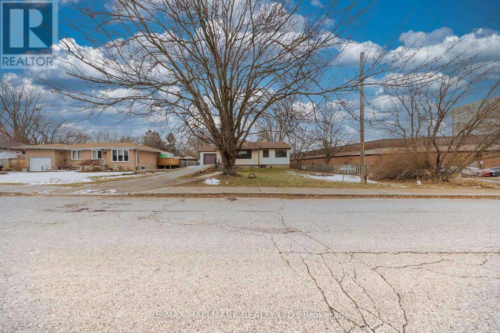 1911 GLENVIEW ROAD — Pickering (Town Centre), Ontario - Photo 3 of 32