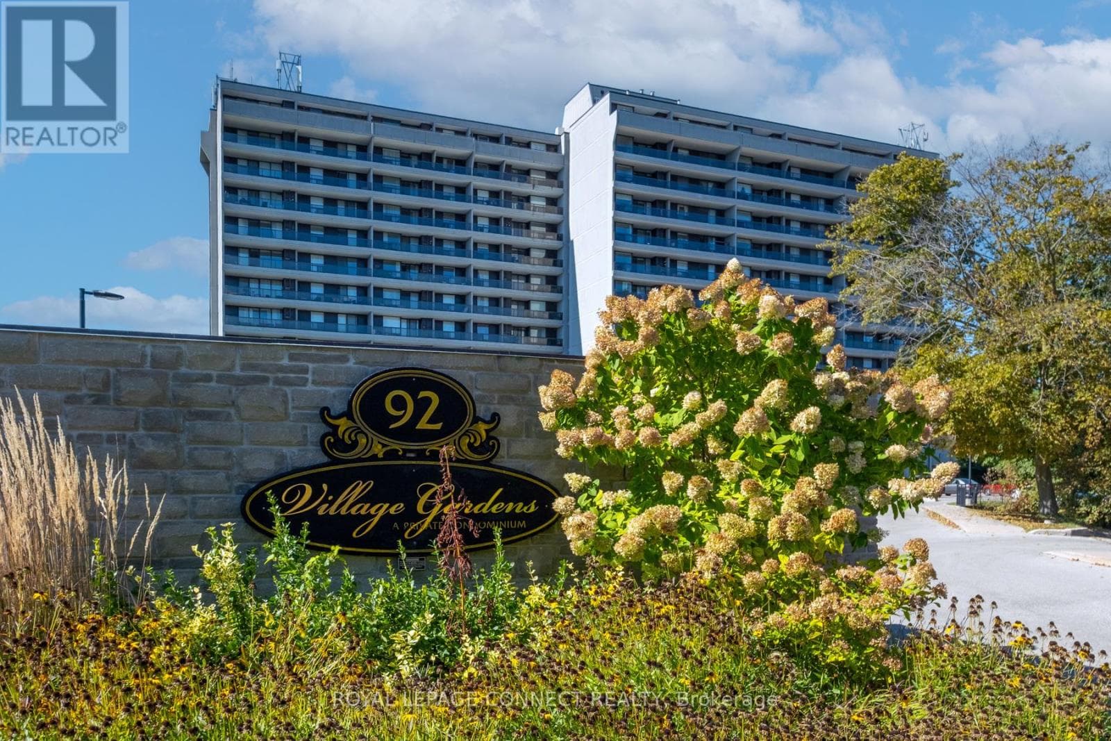 906 - 92 CHURCH STREET S — Ajax (Central West), Ontario - Main photo